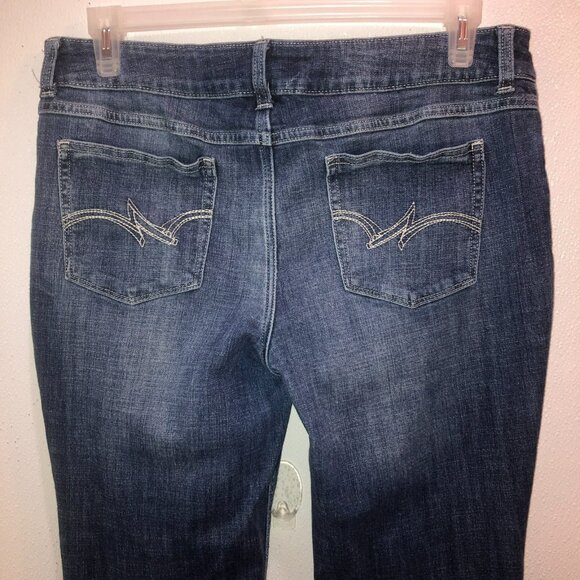 Wrangler Womens Size 15 x 34 Dark Wash Blue Essential Mid Rise Boot Cut Jeans - Picture 6 of 9